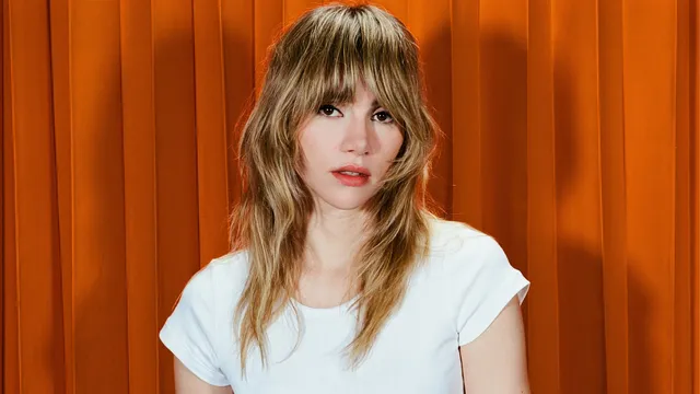 Suki Waterhouse - Houston